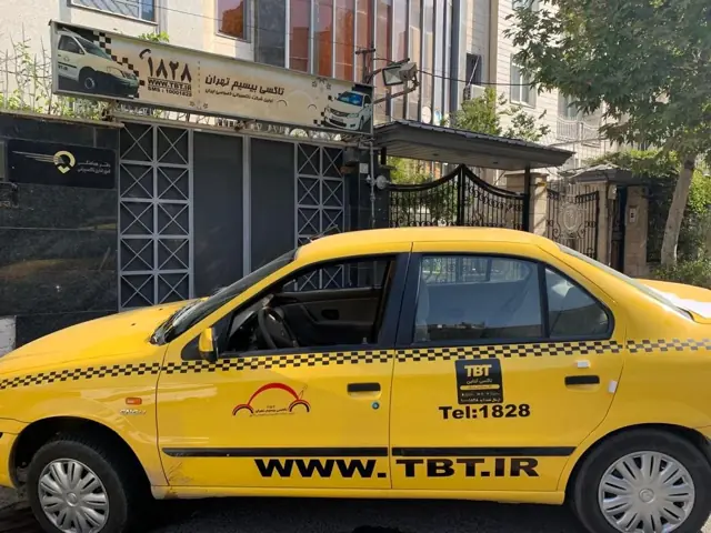 تاکسی مقابل دفتر شرکت